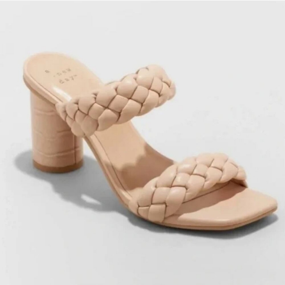 Tan/Nude Brown/Basil women's 6.5 Sandals - A New Day
